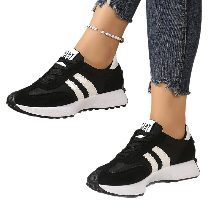 Damen Retro-Plateau-Sneaker mit Velours- und Mesh-Mix – Névara