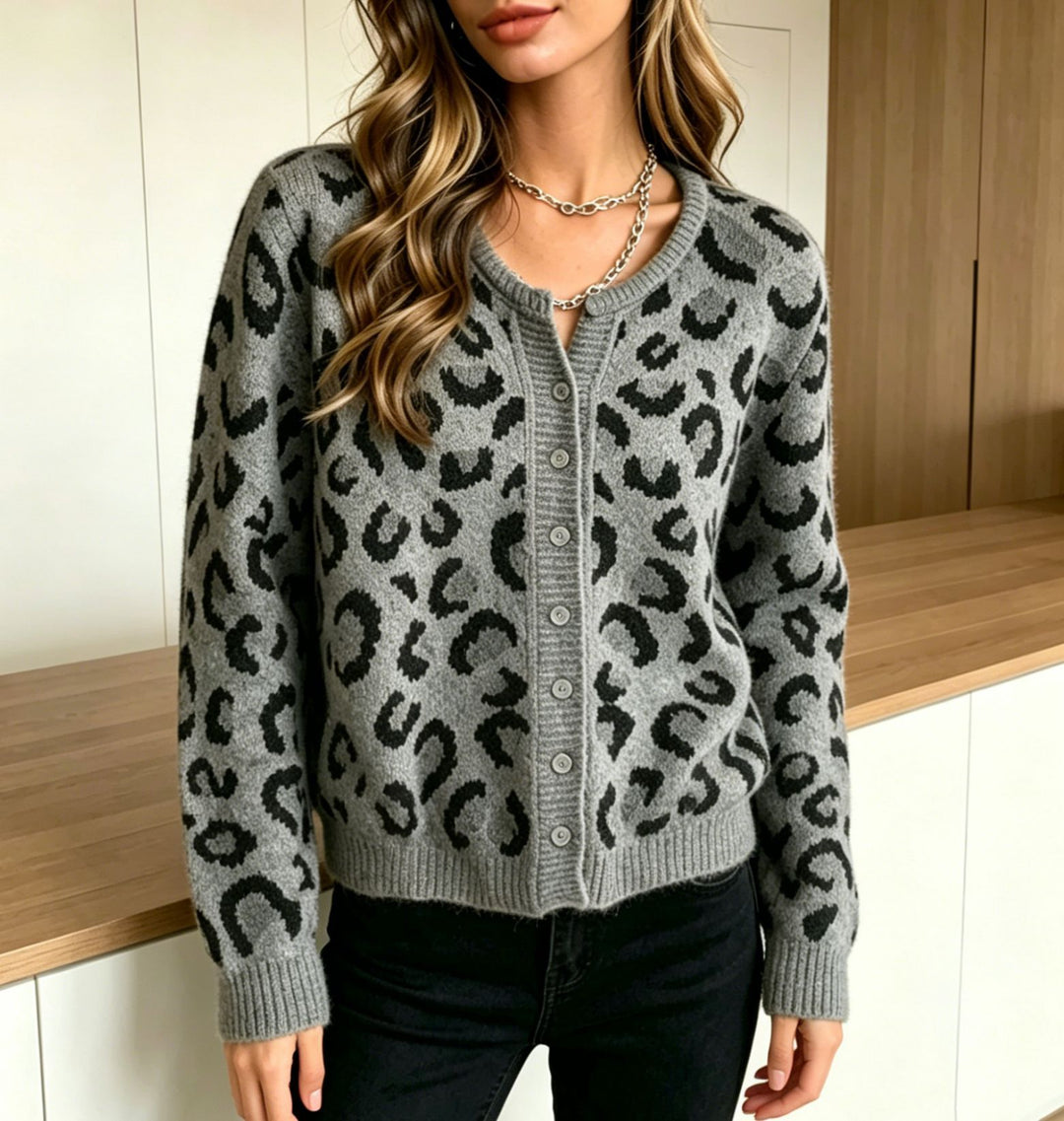 Damen Kurzcardigan im Leo-Jacquard mit geripptem Saum und Rundhalsausschnitt – Veloura
