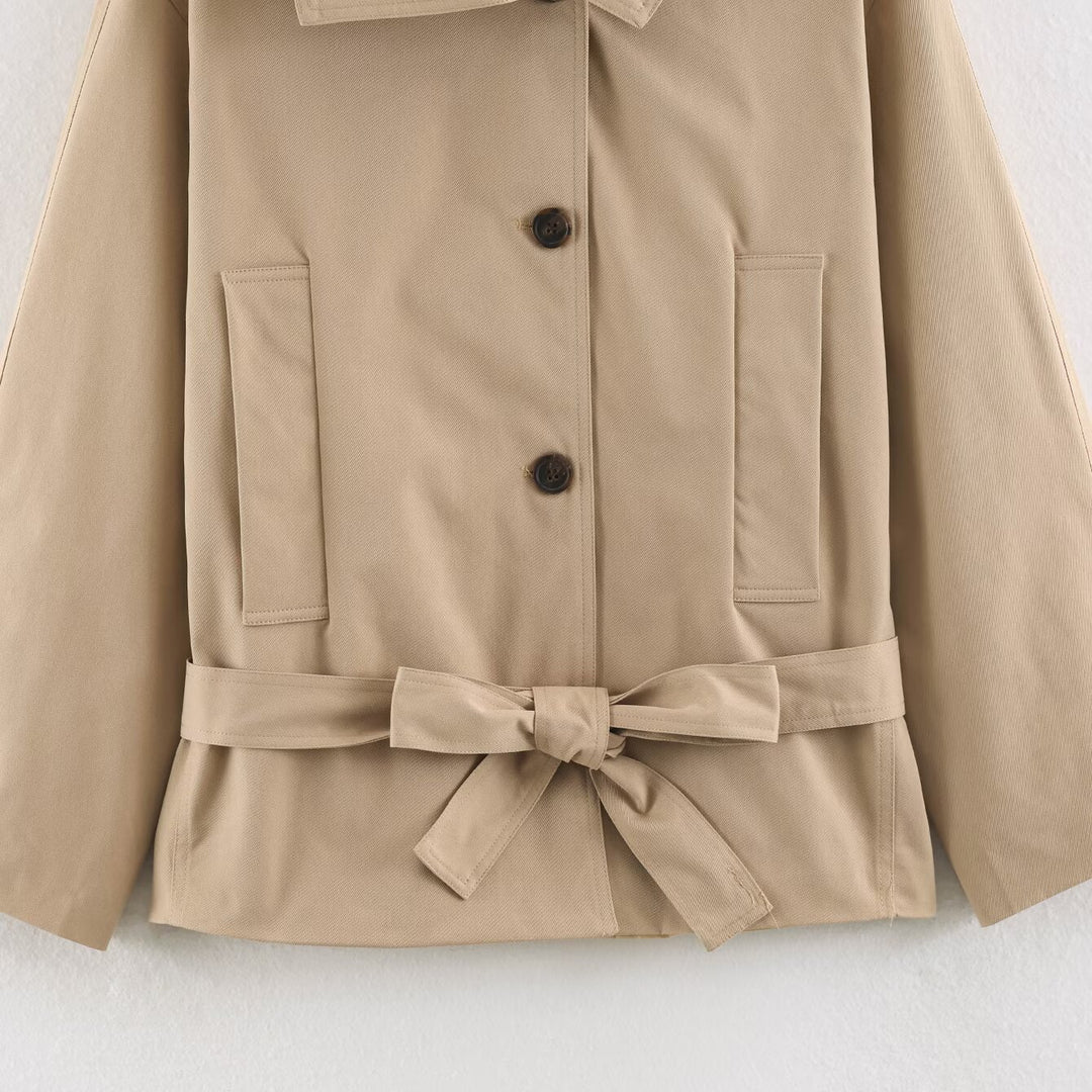 Damen Kurze taillierte Trenchjacke mit Bindegürtel und weitem Reverskragen Echo Archiv