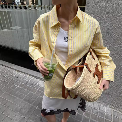 Damen oversized Hemdbluse mit feinen Streifen, klassischem Kragen und abgerundetem Saum – Élovi
