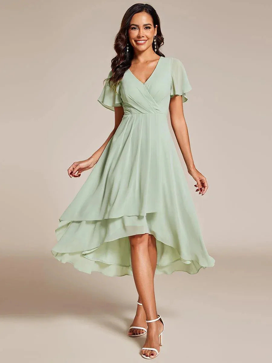 Damen elegantes Midikleid mit fließendem Stoff und asymmetrischen Ärmeln Echoarchiv