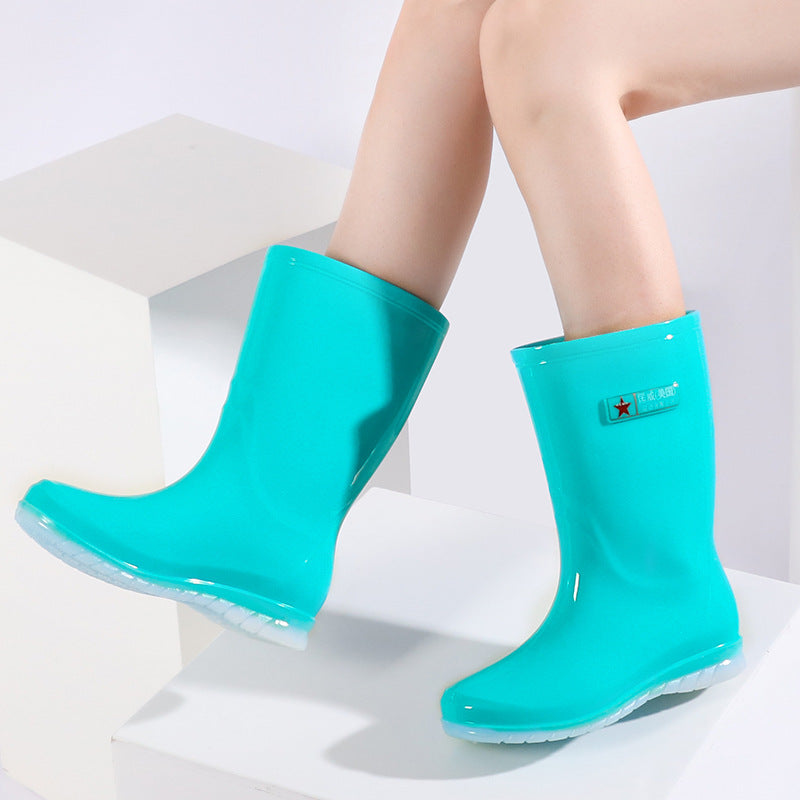 Damen Mittelhohe wasserdichte Gummistiefelette mit glänzender PVC‑Optik und rutschfester Sohle Echoarhiv – Lioré