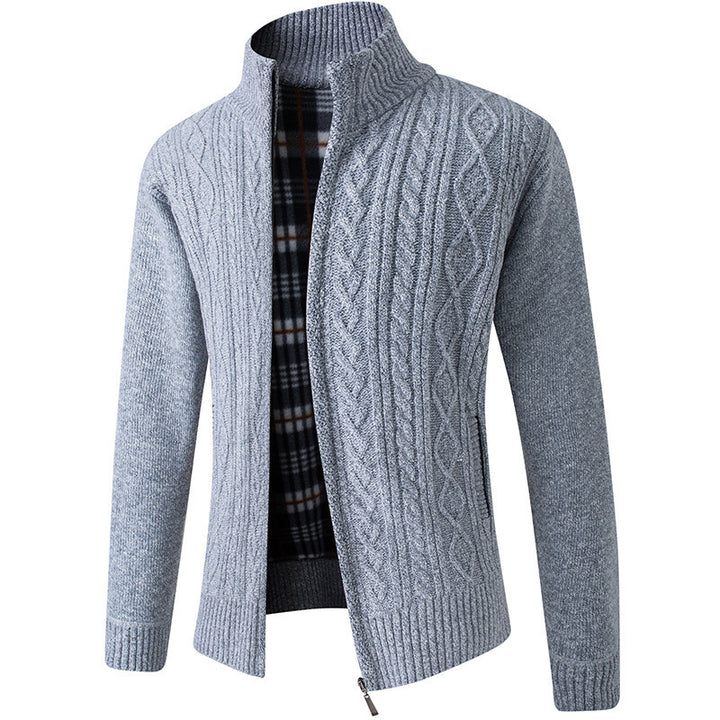 Herren Strickjacke mit hohem Kragen und modernen Zopfmuster Echoarchiv