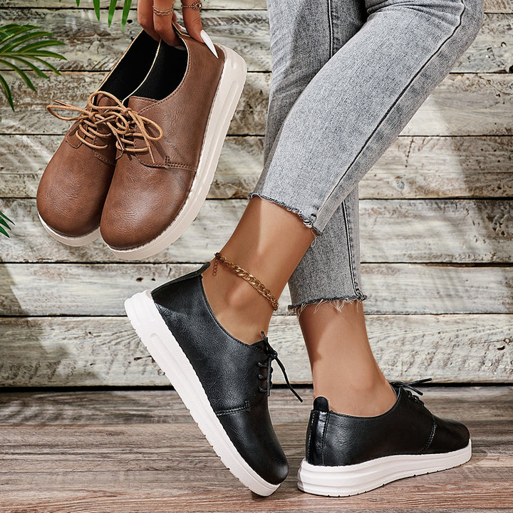 Damen Schnür-Sneaker aus Kunstleder mit gepolstertem Komfortfußbett und leichter Profilsohle – Névara