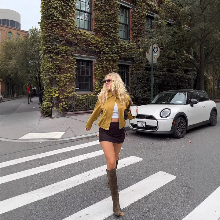 Damen Blousonjacke in Velours‑Optik mit Raglanärmeln und tailliertem Saum Echoarchiv