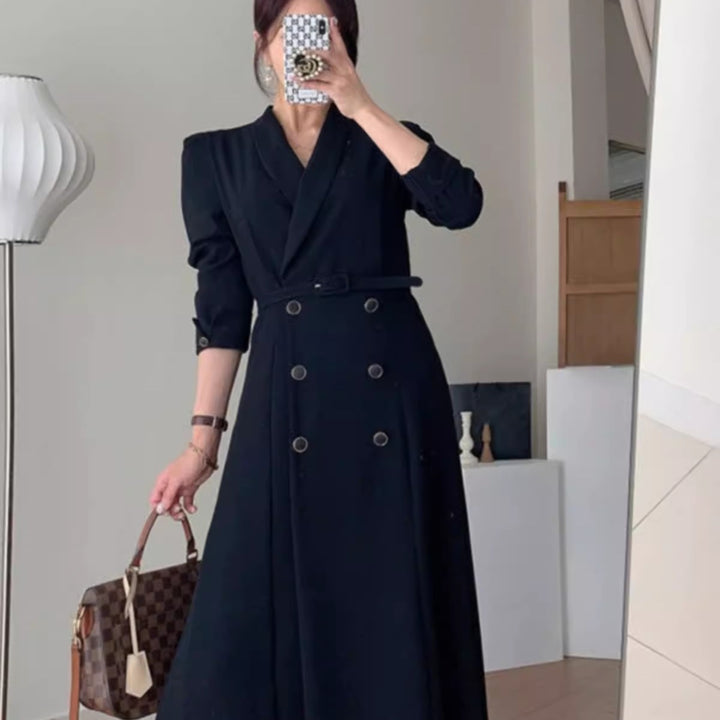 Damen Doppelreihiges Maxi‑Mantelkleid mit Taillengürtel und betonten Schultern – Valéora