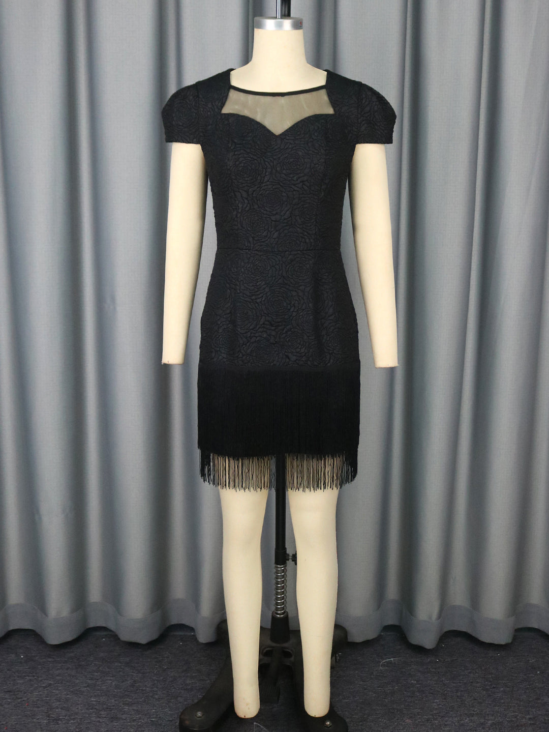 Damen Kleid mit elegantem Fransen-Saum und floralem Muster Echo Archiv