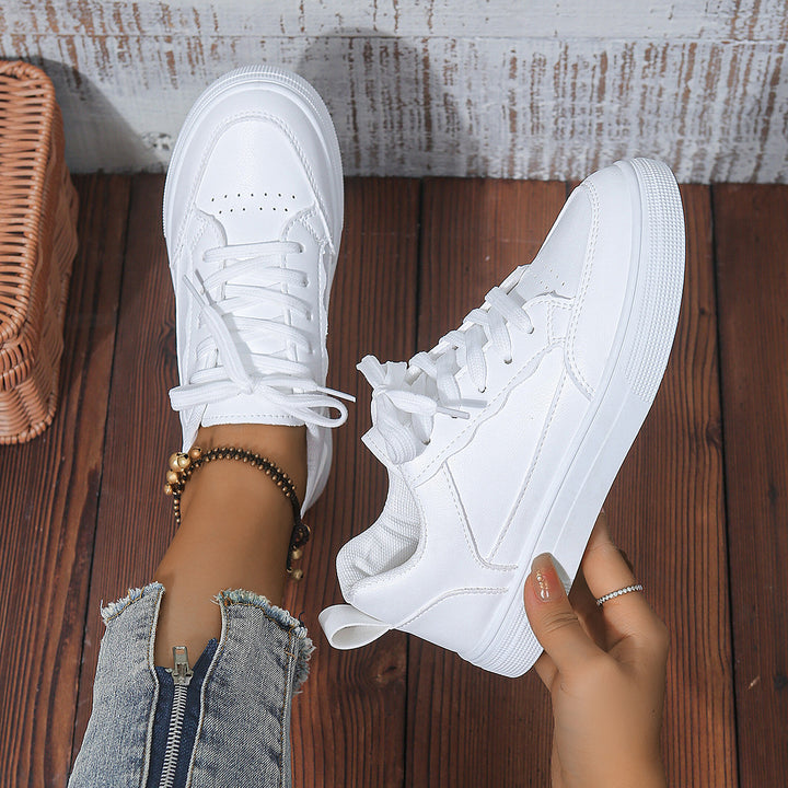 Damen Plateau‑Sneaker mit minimalistischer Lederoptik und gepolstertem Komfortfußbett – Névara