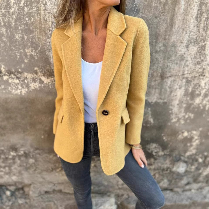 Damen taillierter Bouclé-Blazer mit fallendem Revers und Ein-Knopf-Detail – Valéne