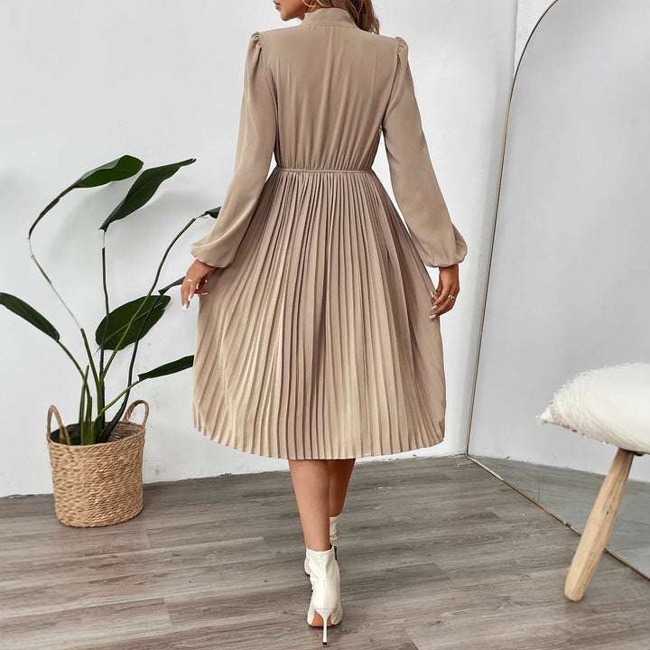 Damen Plissiertes Midikleid mit Schluppenkragen, elastischer Taillenpartie und langen Ballonärmeln Echoarchiv