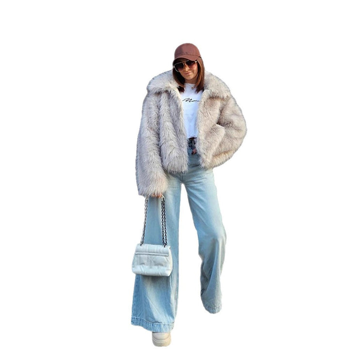 Damen Kurze Boxy‑Jacke aus hochflorigem Kunstpelz mit hohem Schalkragen Echoarchiv