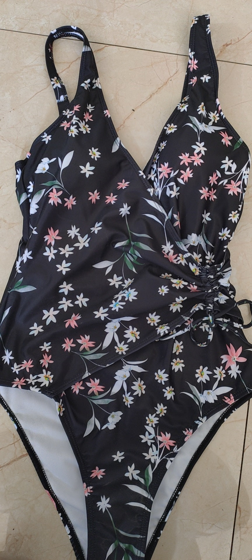 Damen Schwimmanzug mit elegantem Wickeldesign und Raffung Echo Archiv