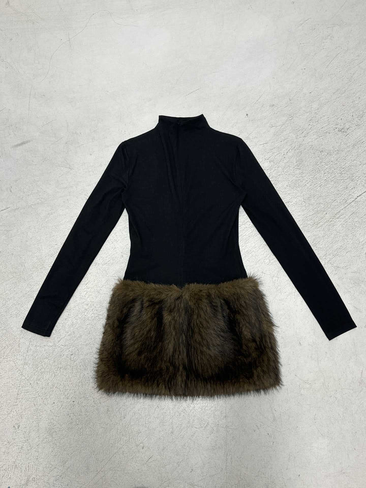 Damen Tailliertes Longsleeve mit Stehkragen, Reißverschluss und Kunstfellsaum Echo Archiv