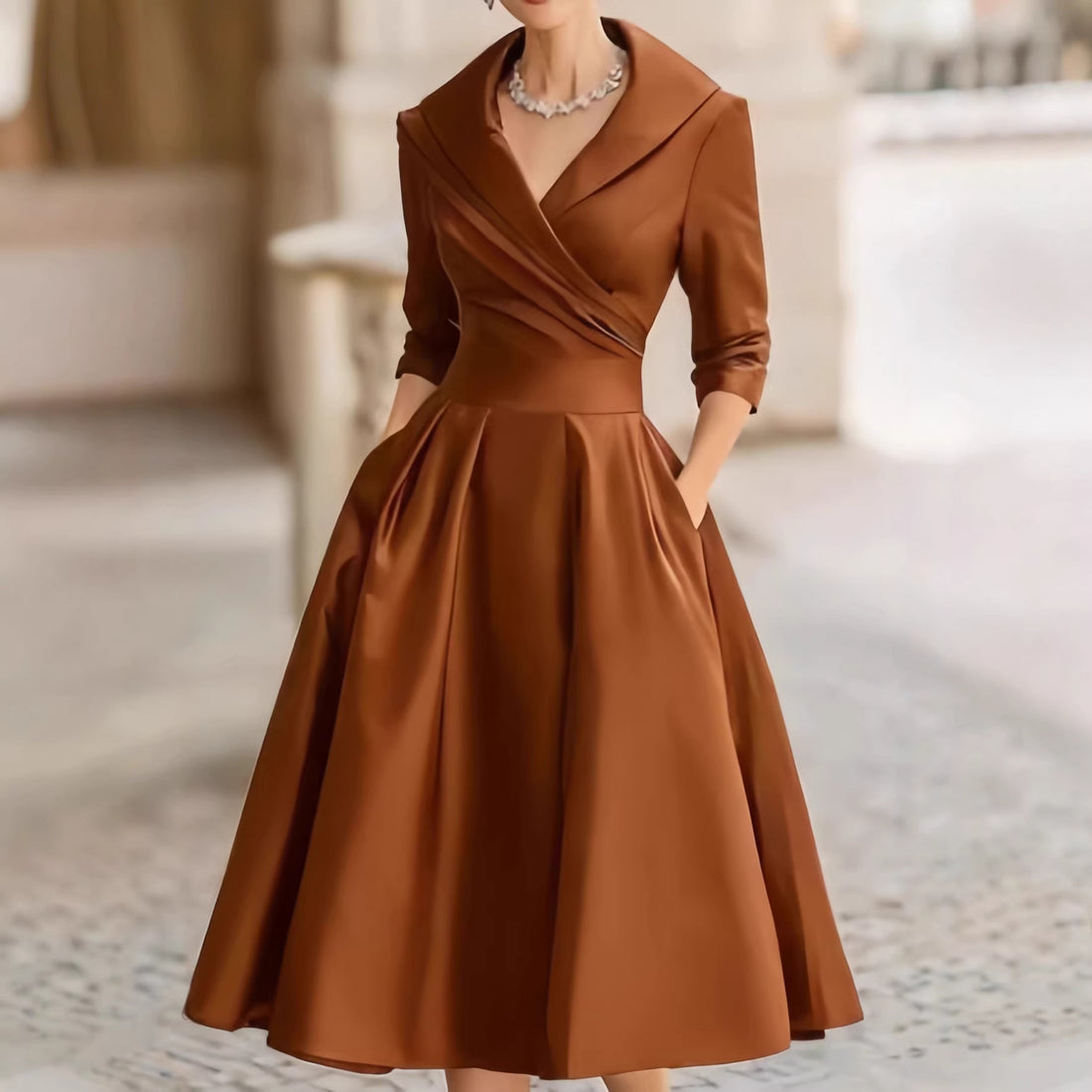 Damen Elegantes Satin-Midikleid mit Wickeloberteil, mittellangen Ärmeln und Eingrifftaschen Echo Archiv