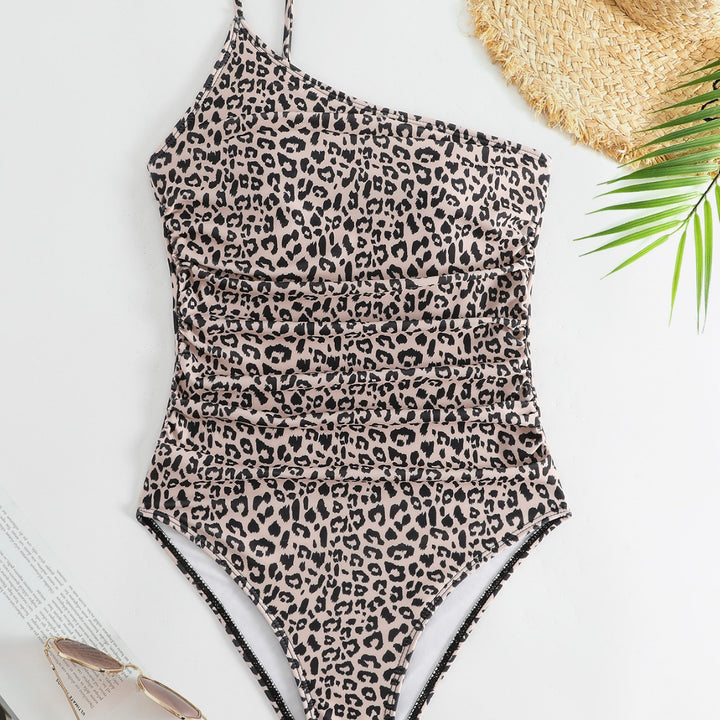 Damen One-Shoulder Badeanzug mit stylischem Animal-Print und femininen Raffungen Echo Archiv