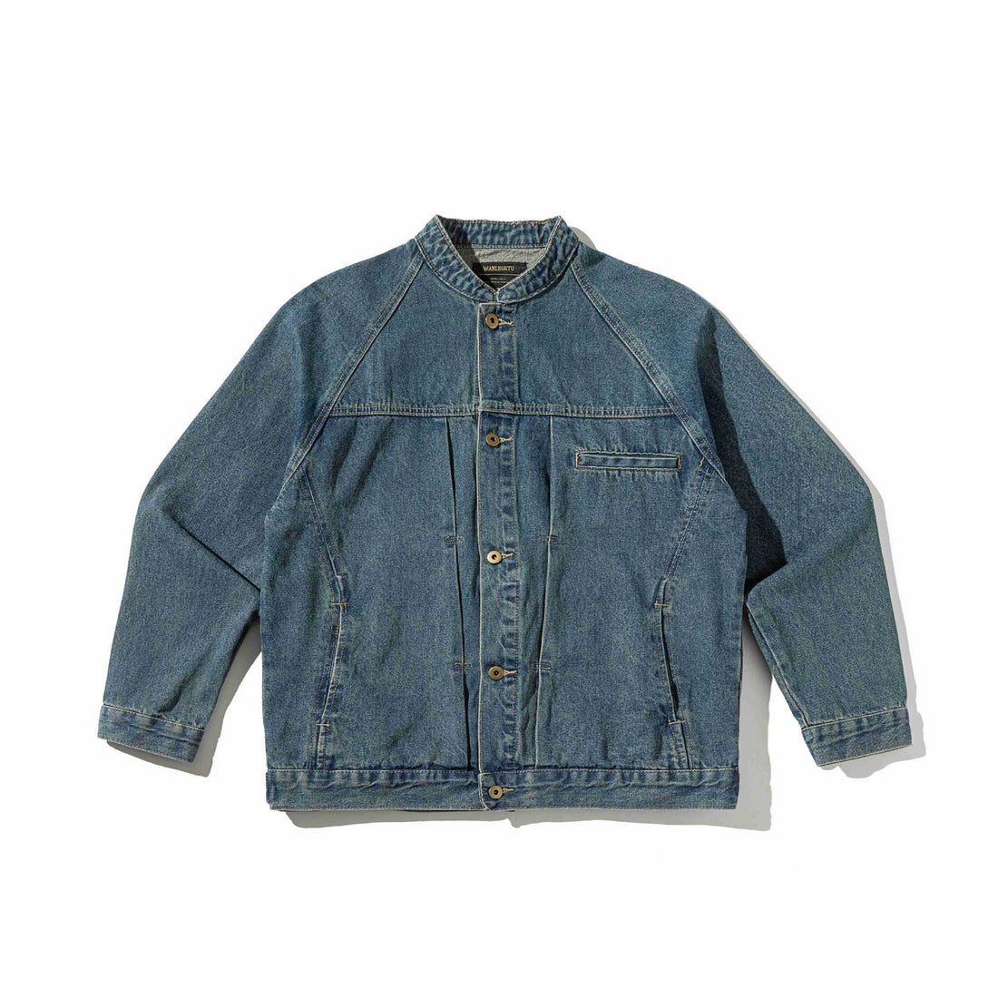 Unisex Boxy-Jeansjacke mit Stehkragen, markanter Nahtführung und Knopfleiste Echoarchiv