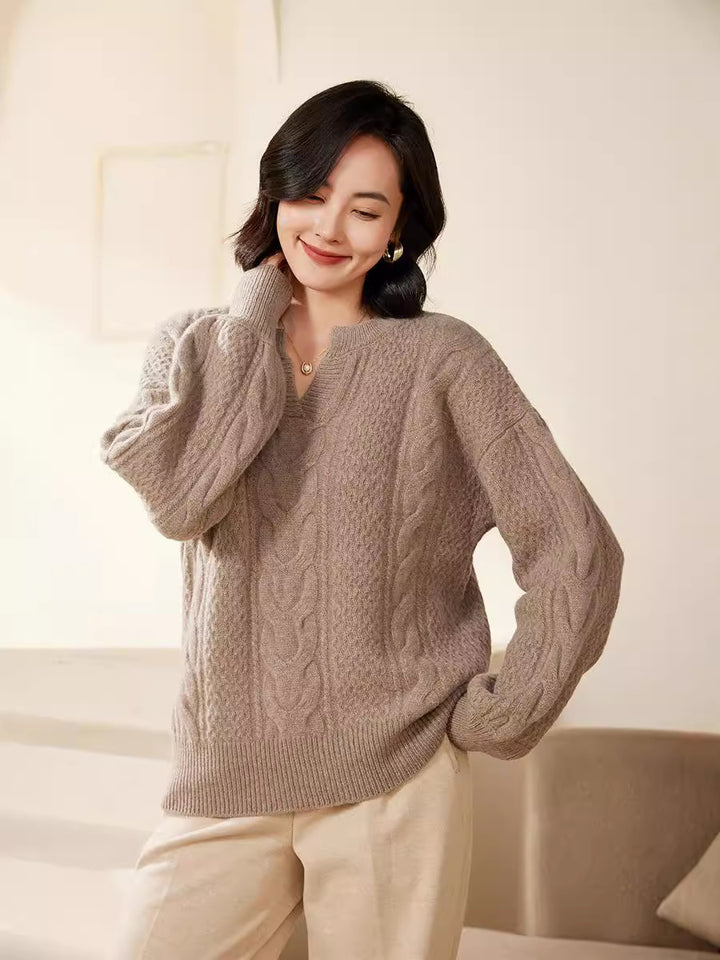 Damen Oversize Zopfstrick-Pullover mit V‑Einsatz und kaschmirähnlicher Weichheit Echoarchiv