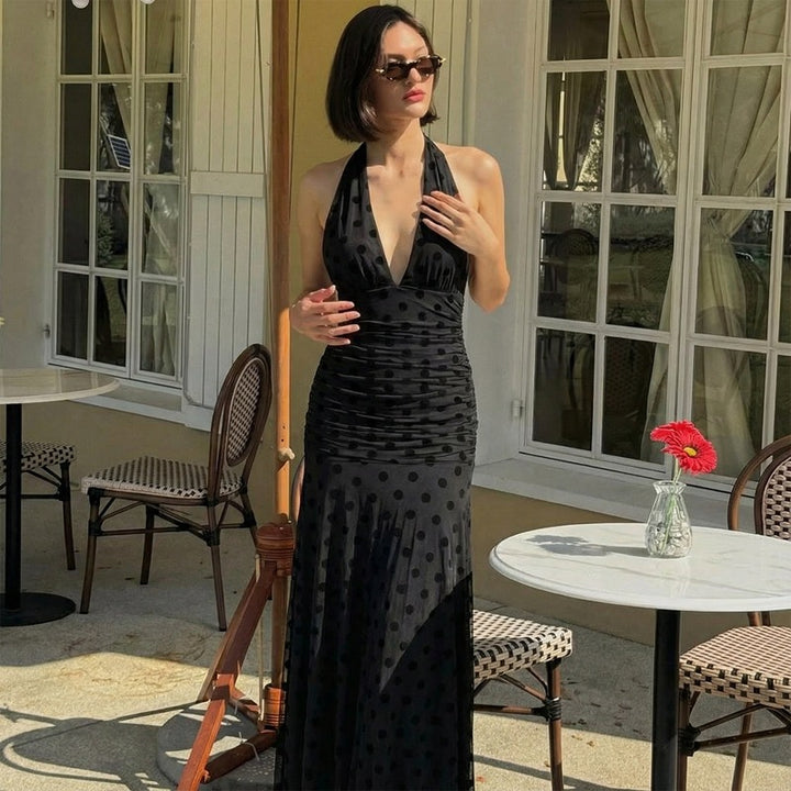 Damen Elegantes Maxikleid mit tiefem Ausschnitt und voluminösem Rock Echo Archiv