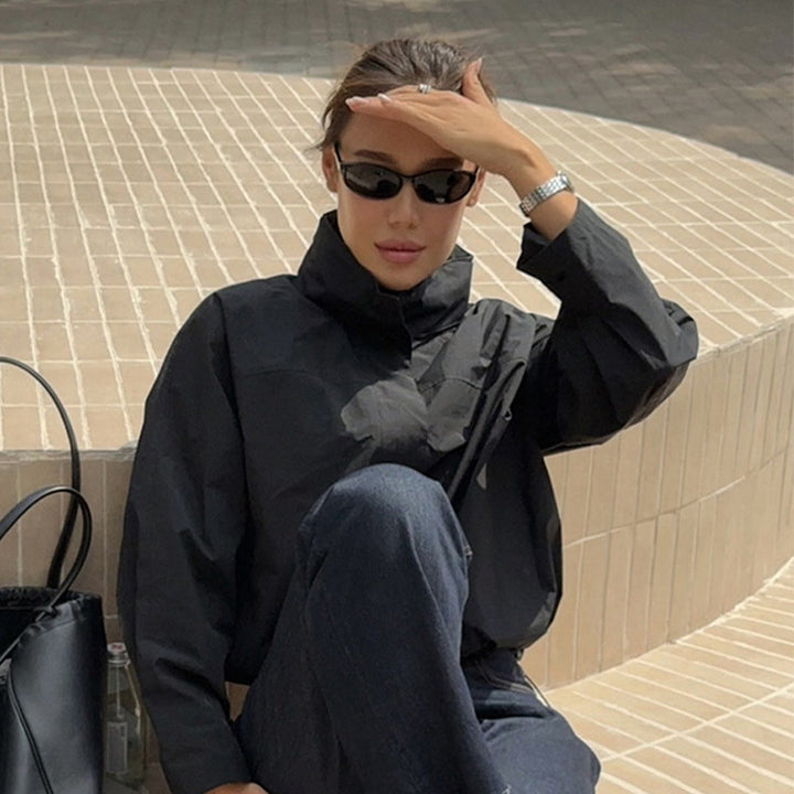 Damen Cropped Windjacke mit hochschließendem Stehkragen und kastiger Silhouette Echoarchiv