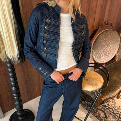 Damen Militärisch inspirierte taillierte Kurzjacke mit Zierfalten und Metallknöpfen Echoarchiv