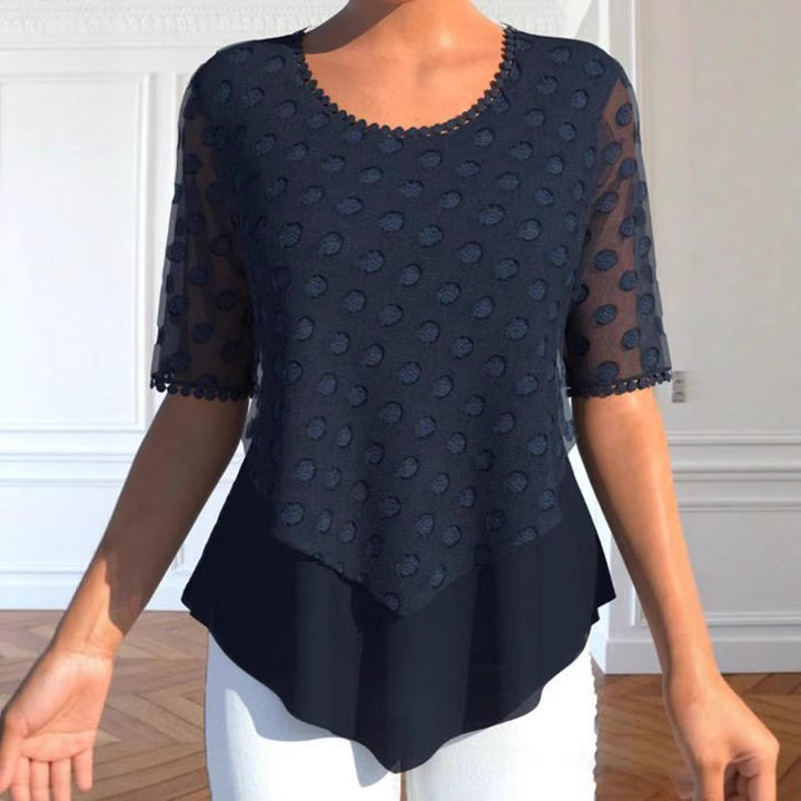 Damen nan elegante Lagenbluse mit transparentem Tüllüberzug, Pünktchenstruktur und asymmetrischem Zipfelsaum Echo Archiv