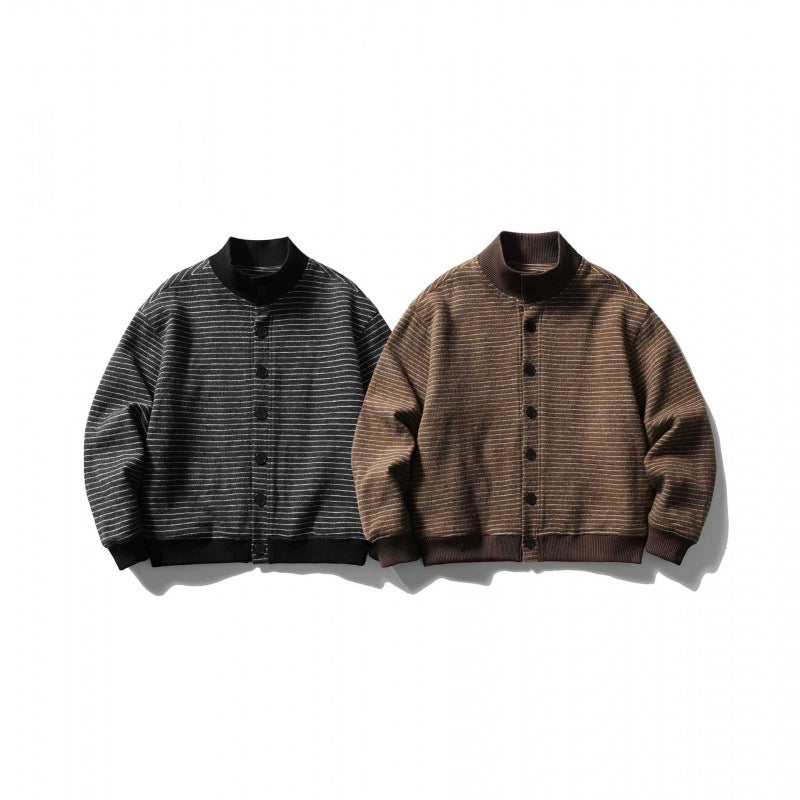 Unisex Kastenförmige Strickjacke im Blousonstil mit Stehkragen und Knopfleiste Echo Archiv