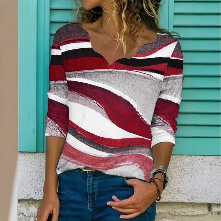 Frauen V-Ausschnitt-Shirt mit wellenförmigem Druck und dreiviertelÄrmeln – Orélia