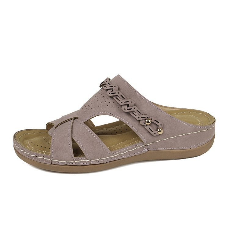 Damen Lederimitat-Pantolette mit perforiertem Oberteil, gepolstertem Komfortfußbett und leichtem Keil – Sorelia