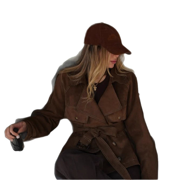 Damen Kurz geschnittener Veloursleder‑Trenchjacke mit Taillengürtel und verstellbaren Manschetten Echoarchiv