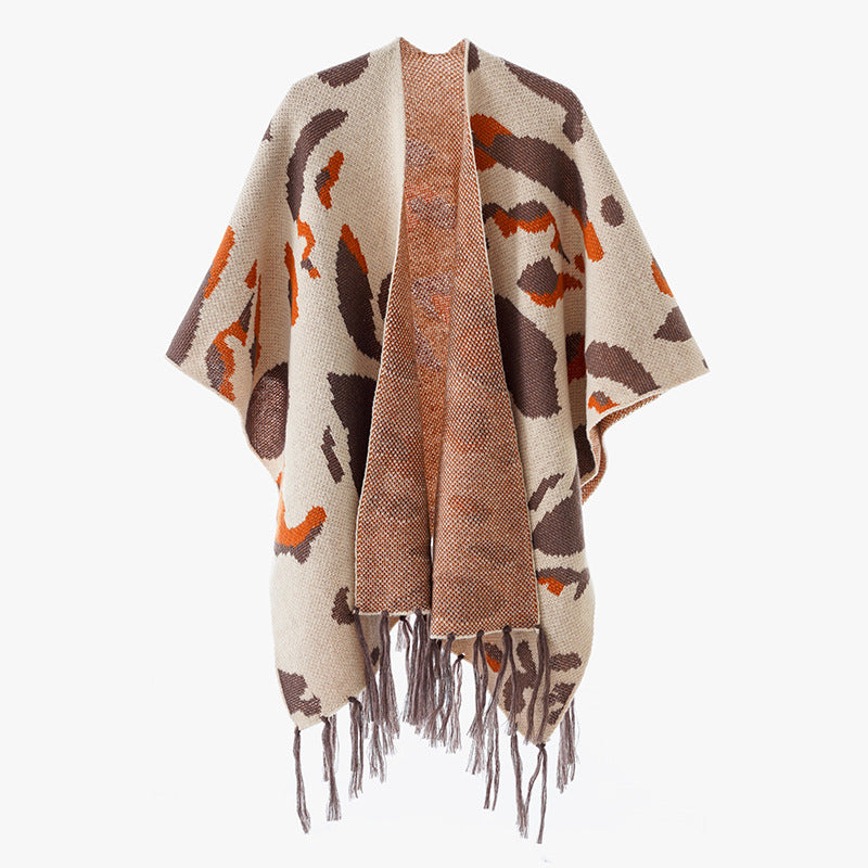 Damen Oversize-Strickponcho mit animalischem Jacquard und Fransensaum Echo Archiv
