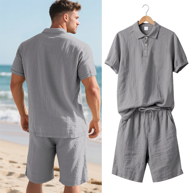 Herren Freizeit-Outfit mit Polohemd und kurzen Hosen Echoarchiv