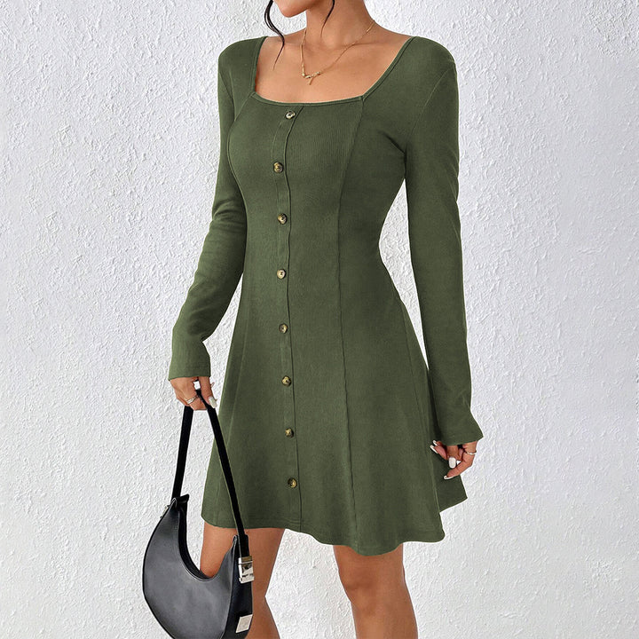 Damen ausgestelltes Strick‑Korsagenkleid mit durchgehender Knopfleiste, Square‑Neck und figurformenden Teilungsnähten – Élara