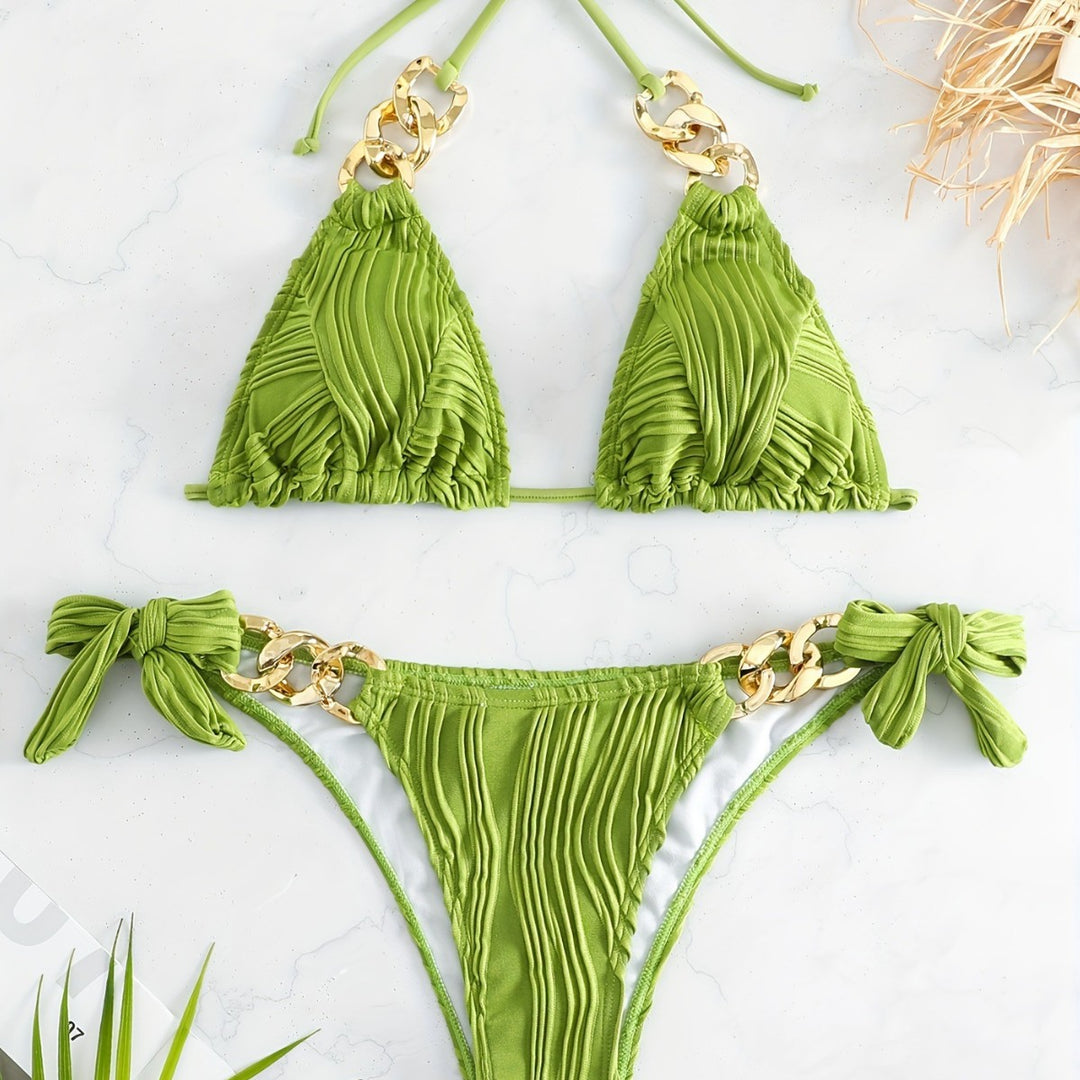 Damen Bikiniset mit luxuriösen Rüschen und goldenen Kettenakzenten Echo Archiv