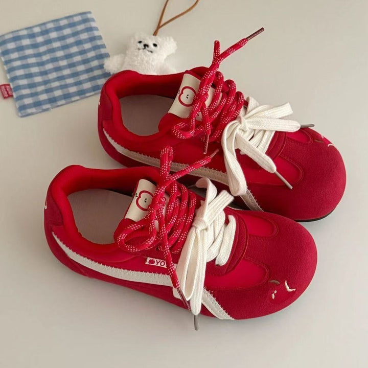 Damen Retro Pastell‑Sneaker mit Veloursoptik, gepolstertem Komfortfußbett und Herz‑Patch – Névara