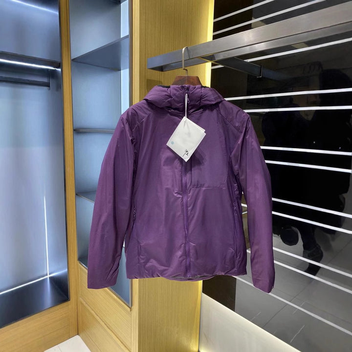 Damen Leichte wattierte Kapuzenjacke mit minimalistischer Outdoor-Isolierung Echoarchiv