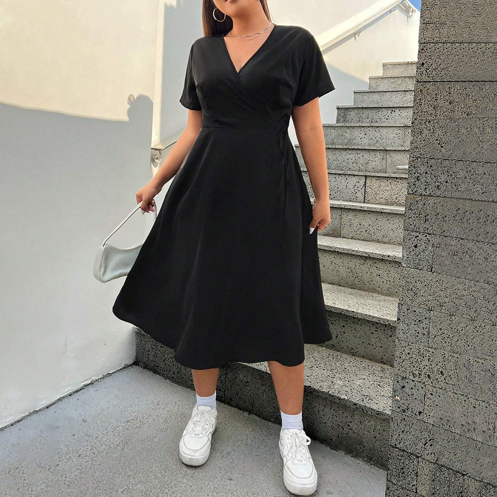 Damen Wickelkleid mit elegantem Schlitz und taillierter Silhouette Echo Archiv
