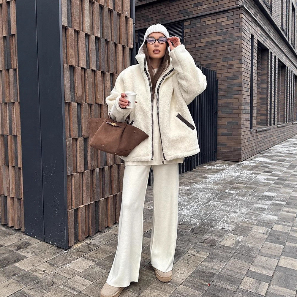 Damen Teddy-Fleece Oversize-Jacke mit hohem Stehkragen, kontrastierter Reißverschlussleiste und Eingrifftaschen Echoarchiv