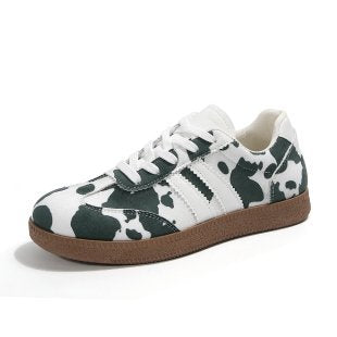 Damen Retro-Lowtop-Sneaker mit Kuhflecken-Print und gepolsterter Komfortsohle – Névara