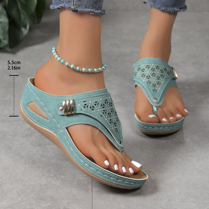 Damen Keil-Sandalen mit ergonomischer Fußbettung und verstellbarem Zehensteg – Sorelia