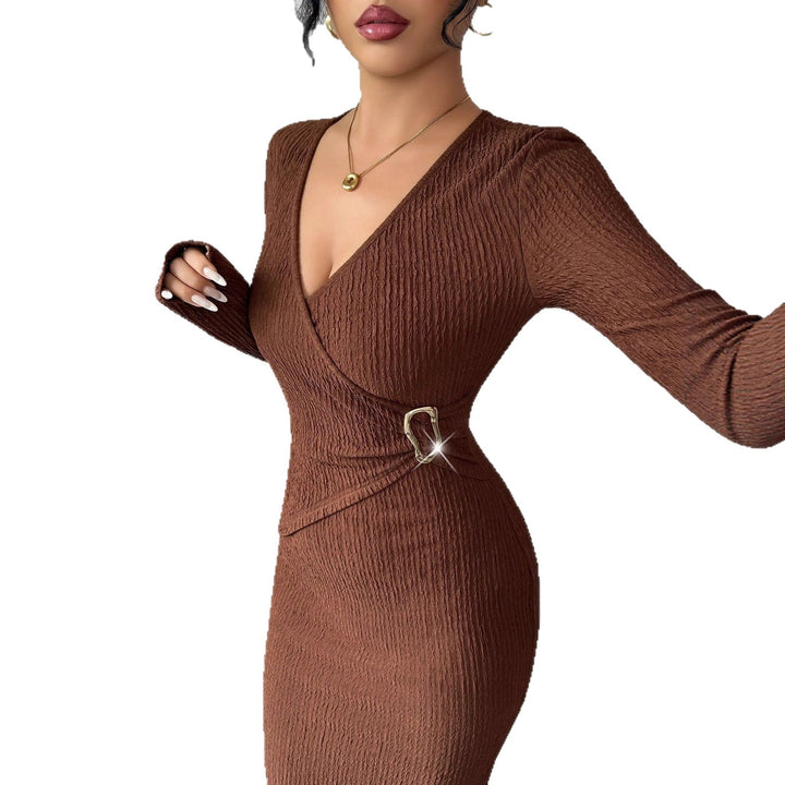 Damen nan tailliertes Wickelkleid mit V-Ausschnitt, strukturierter Knitteroptik und dekorativer Gürtelschließe Echo Archiv