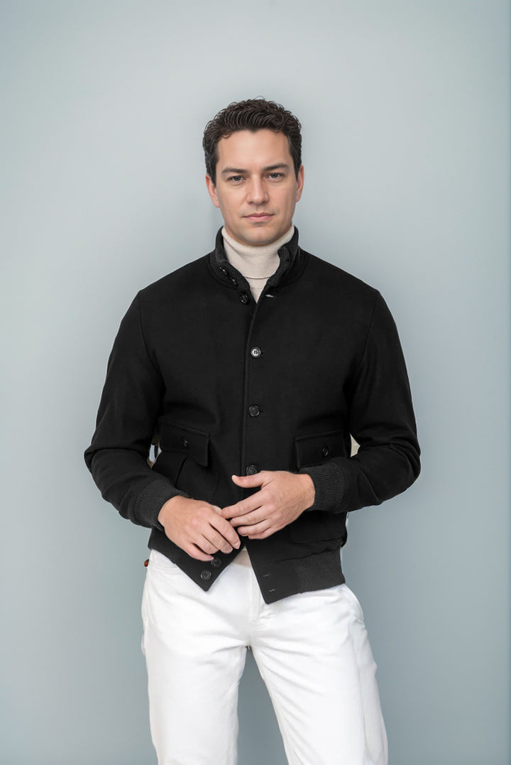 Herren modische Übergangsjacke mit praktischem Stehkragen und funktionalen Reißverschlusstaschen Echoarchiv