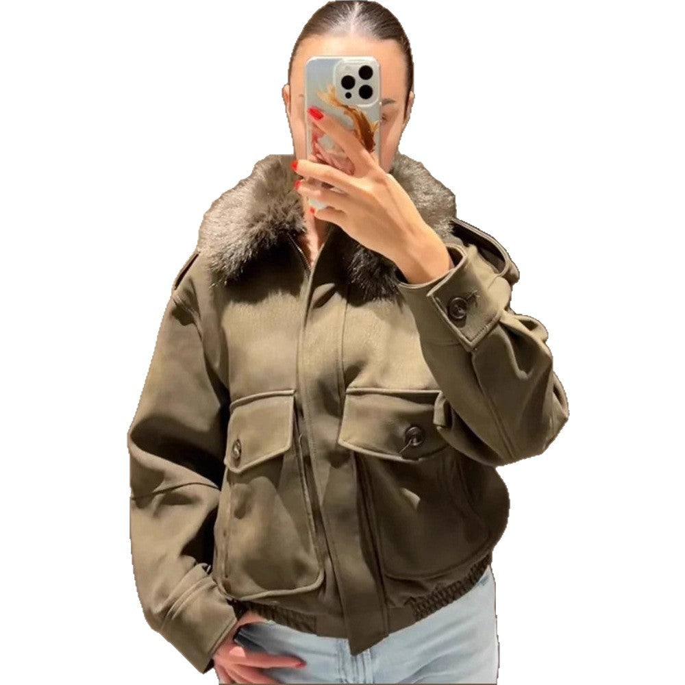 Damen Pilotjacke aus Veloursimitat mit abnehmbarem Webpelzkragen und aufgesetzten Pattentaschen Echoarchiv
