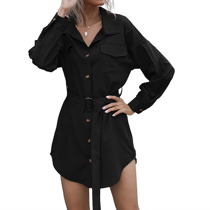 Damen Kurzblusenkleid im Safari-Stil mit Bindegürtel und aufgesetzten Brusttaschen – Élara