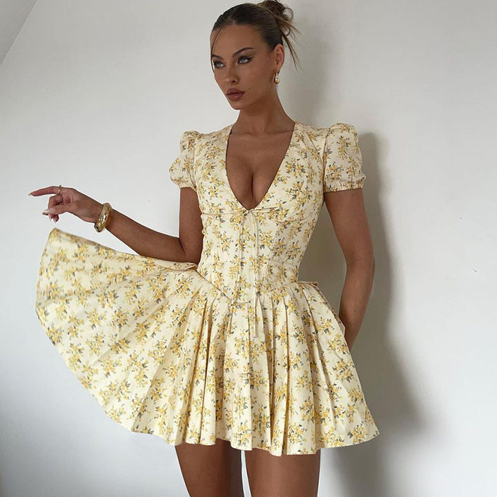 Damen Blümchen Minikleid mit tiefem V-Ausschnitt und verspieltem Schnitt Echo Archiv