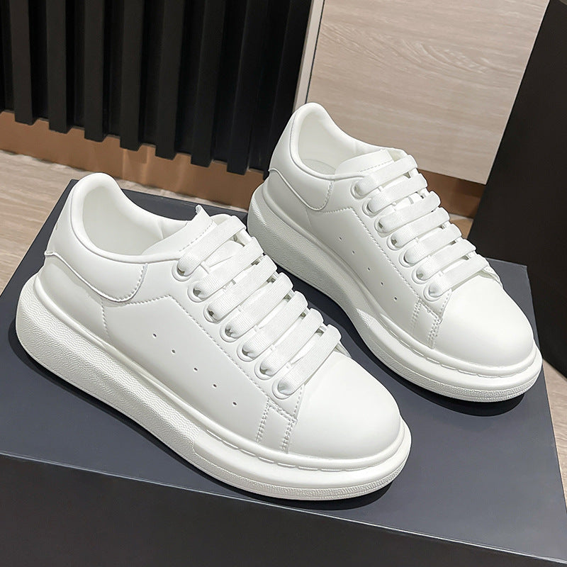 Unisex minimalistische Plateausneaker aus glattem Kunstleder mit gepolstertem Fersenkragen und dämpfender Leichtsohle – Norré