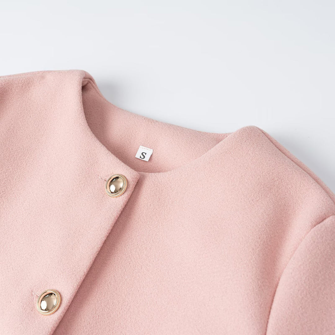 Damen Kurzjacke aus Wollmix mit Rundhalsausschnitt, aufgesetzten Taschen und goldenen Zierknöpfen Echoarchiv