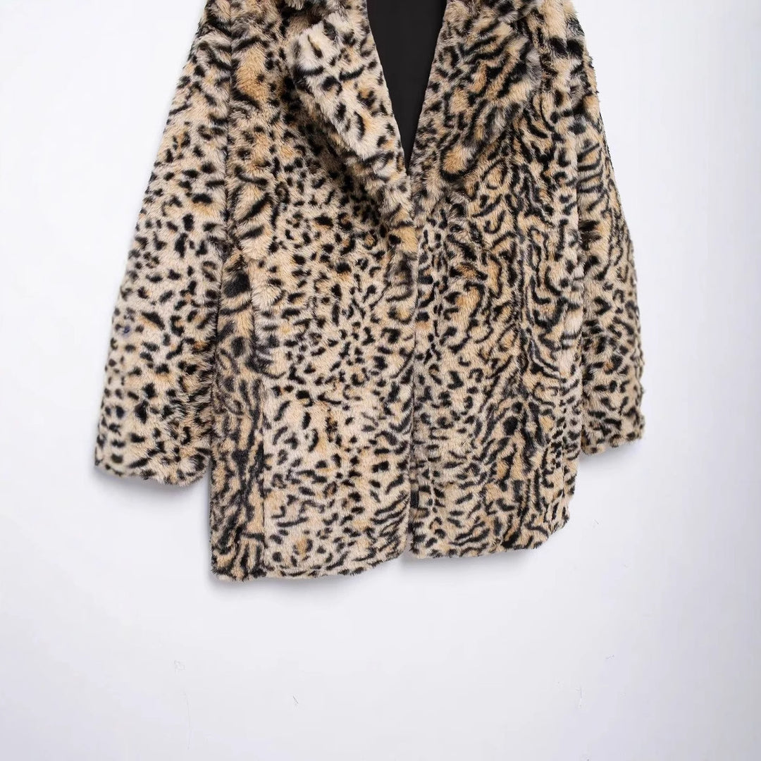 Damen oversized Kunstfellmantel mit Leopardenmuster, voluminösem Schalkragen und praktischen Eingrifftaschen – Montévia