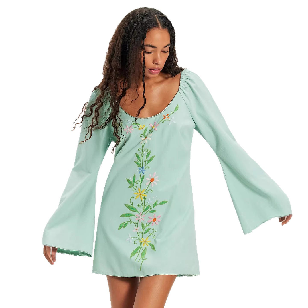 Damen Blusenkleid mit floralen Stickereien und weit ausgestellten Ärmeln Echo Archiv