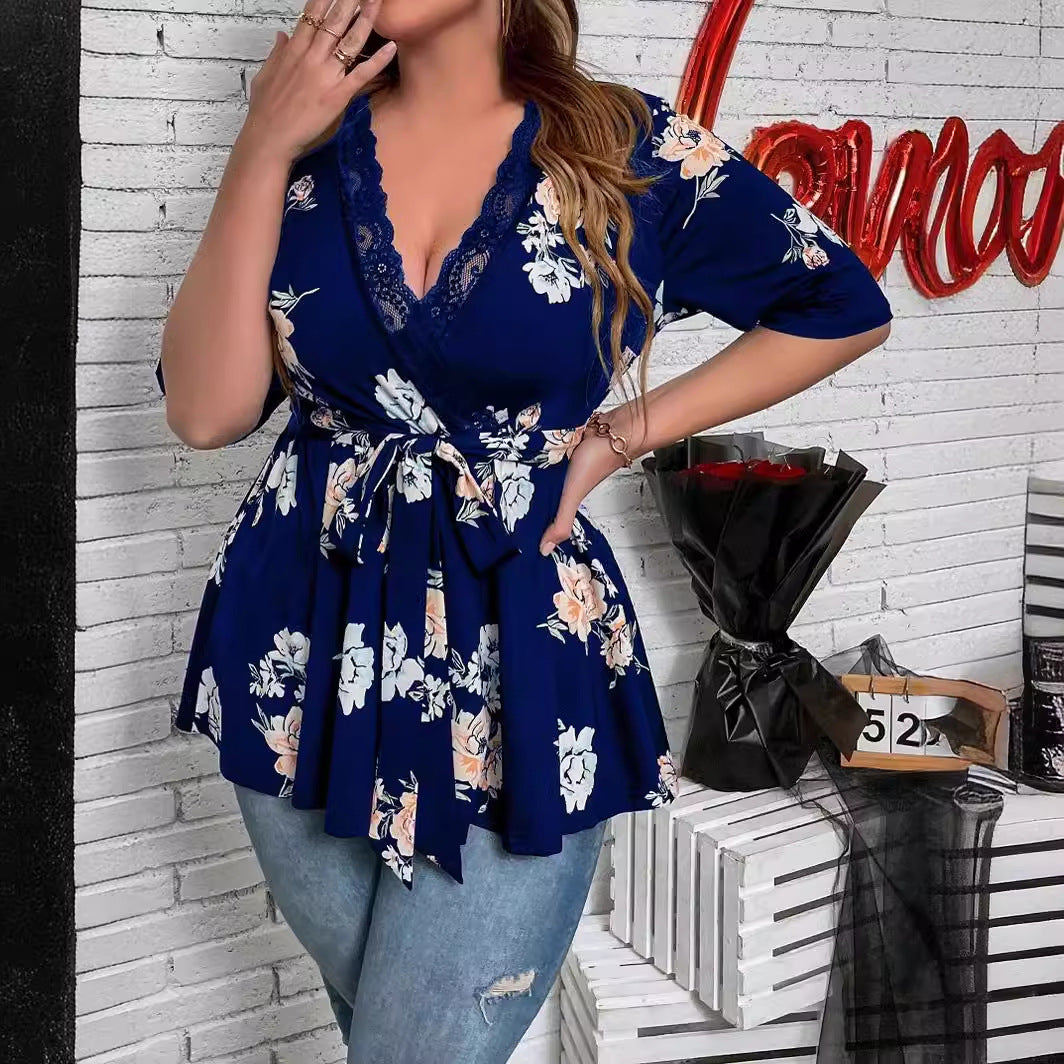 Damen Tailliertes Wickelshirt mit Spitzen‑V‑Ausschnitt und dreiviertel Ärmeln Echo Archiv