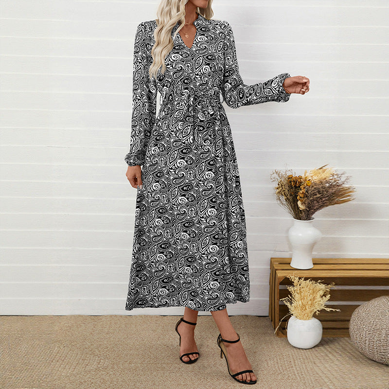 Damen Maxi-Kleid mit tailliertem Schnitt und floralen Mustern Echo Archiv